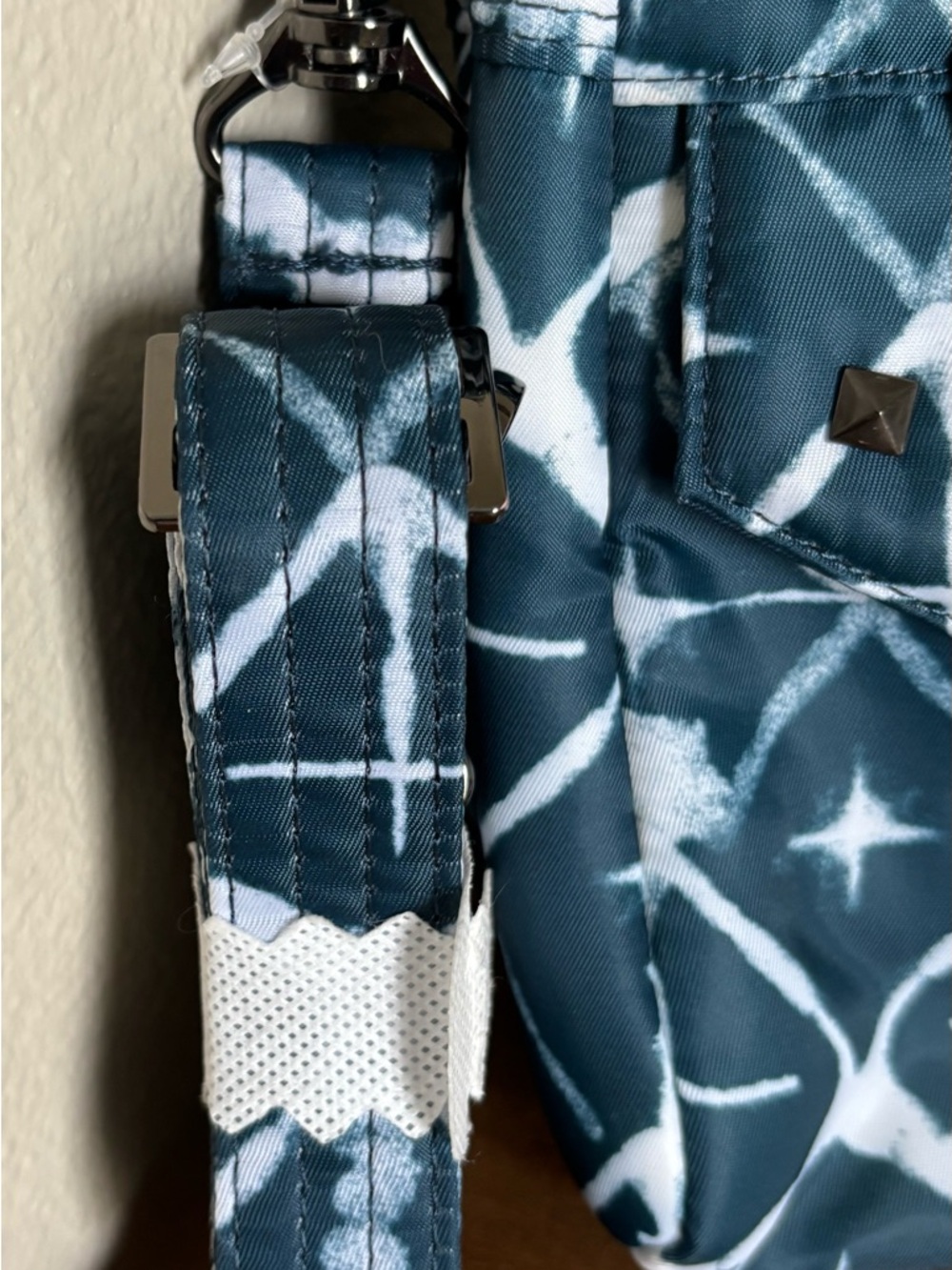 LUG Pacer Crossbody Bag in Diamond Navy *New Without Tags* - Picture 8 of 8